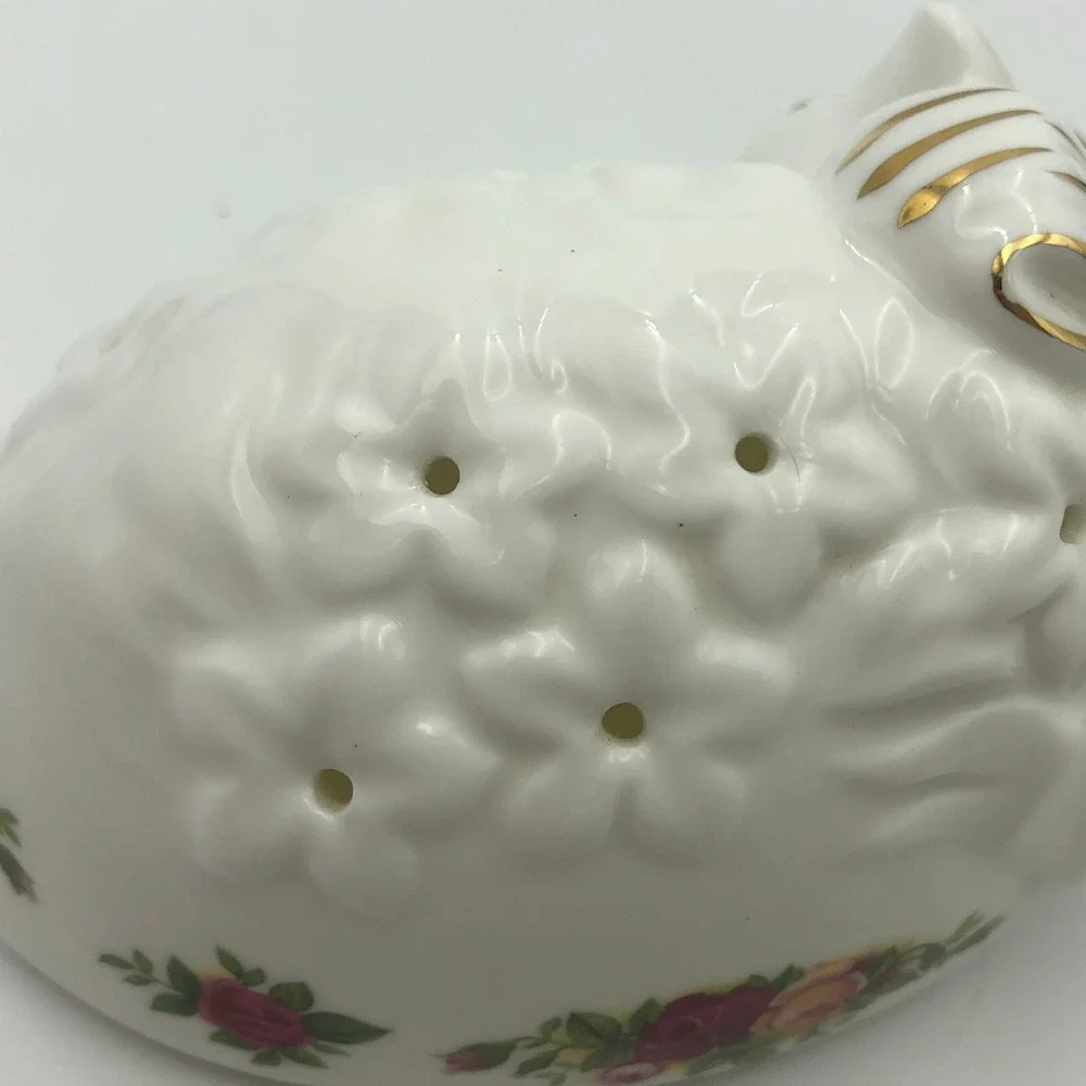 ROYAL ALBERT ENGLAND 1962 'OLD COUNTRY ROSES' SLEEPING CAT POTPOURRI POMANDER
